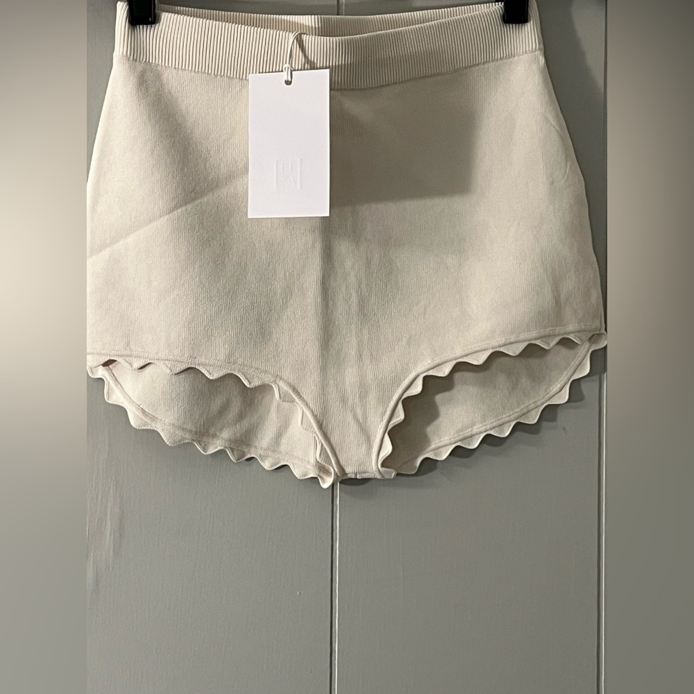 Helsa Elvira Shorts in Cream - Picture 7 of 14